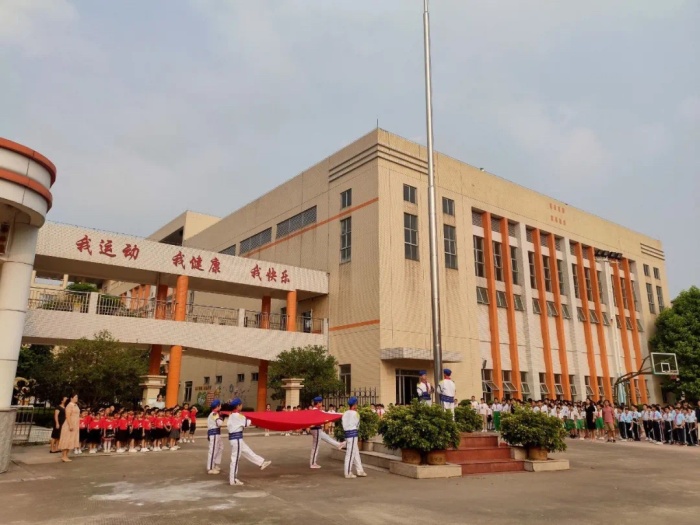 盛世中國夢，童心向祖國