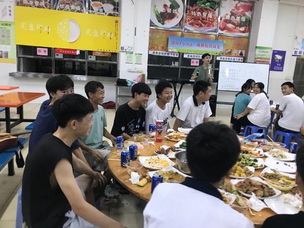 師生同歡，共賀中秋