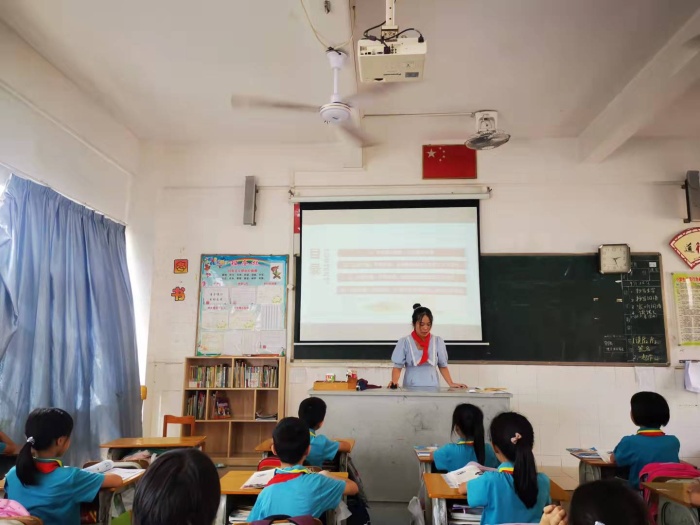 三民學(xué)校舉行“請(qǐng)黨放心，強(qiáng)國(guó)有我”主題班會(huì)