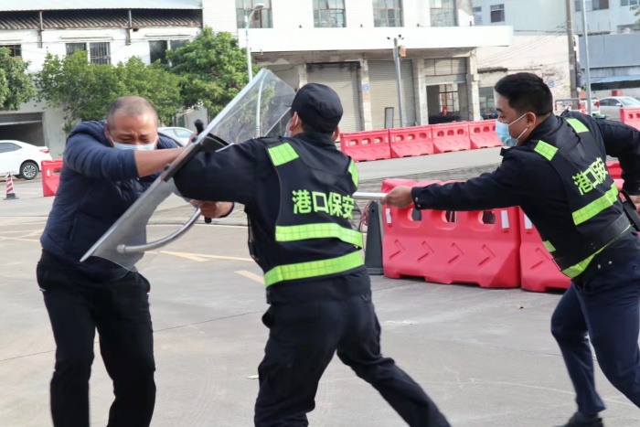 加強(qiáng)反恐演練，共筑平安校園