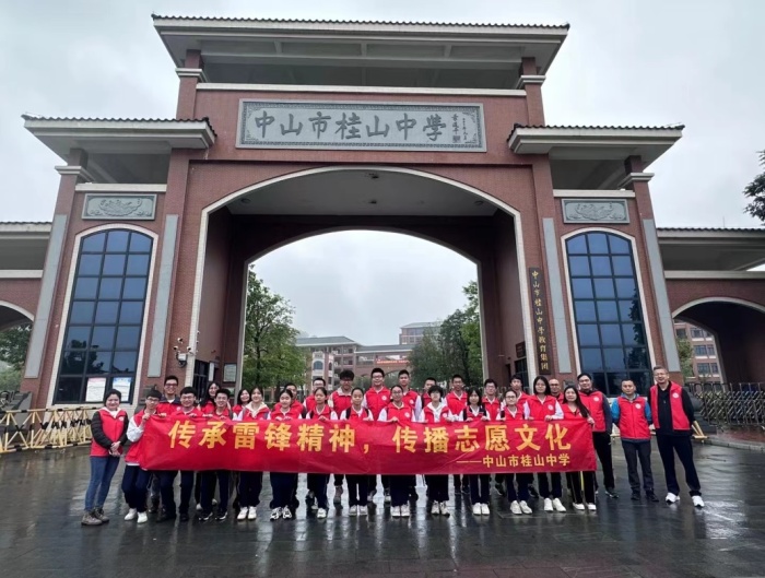 敬老養(yǎng)美德，鄉(xiāng)情滿人間