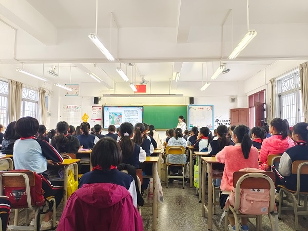 擁抱青春，笑對花季