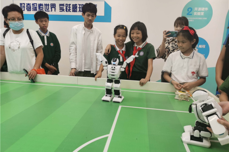 開啟科技體驗之旅！新鰲嶺社區(qū)青少年科普實踐教育基地揭牌