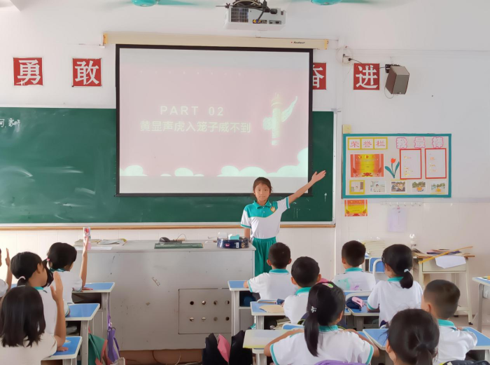 誦讀經(jīng)典，書寫新華章