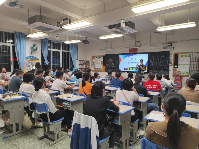 開發(fā)區(qū)第二小學舉行“家校共話‘雙減’，攜手助力成長”家長會