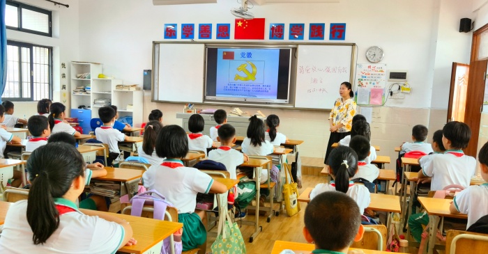 請黨放心，強(qiáng)國有我