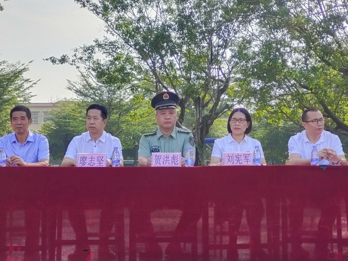 學(xué)軍人風(fēng)采，強(qiáng)國(guó)防意識(shí)