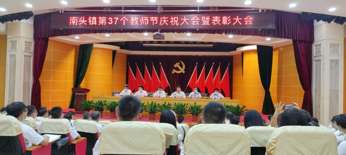 引路在腳下，追夢向前方