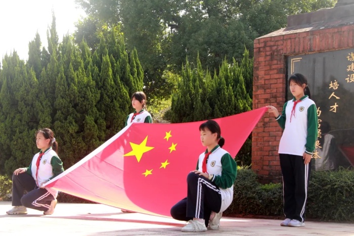跟隨偉人足跡，繼承中山精神