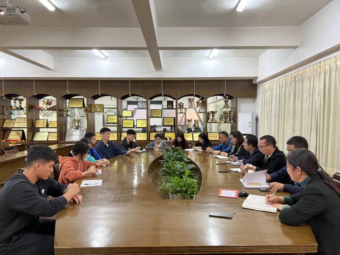 港口中學(xué)組織召開實(shí)習(xí)生總結(jié)歡送會
