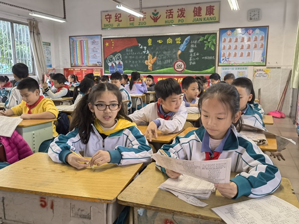 品中華詩詞，傳文化經(jīng)典