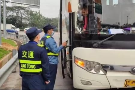 不按規(guī)定站點上下客，一客運車輛在坦洲受到處罰