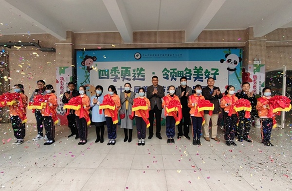 開(kāi)發(fā)區(qū)中心小學(xué)美育節(jié)開(kāi)幕暨美術(shù)作品展活動(dòng)