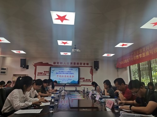 課題研究凝智慧，中期匯報(bào)促提升