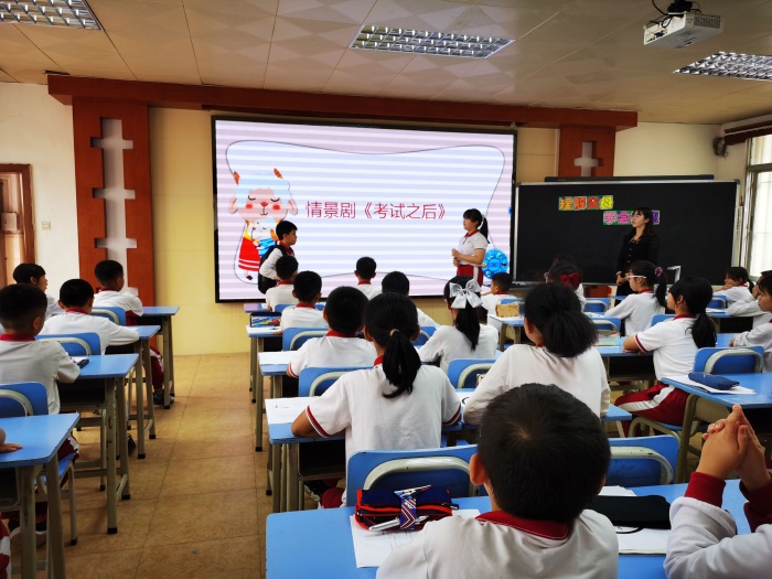 開(kāi)發(fā)區(qū)第一小學(xué)：班會(huì)促思考，講座促發(fā)展記火炬區(qū)班主任培訓(xùn)活動(dòng)