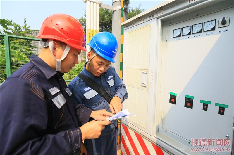國慶長假我在崗丨電力維修工人：使命在肩保供電 萬家燈火我守護