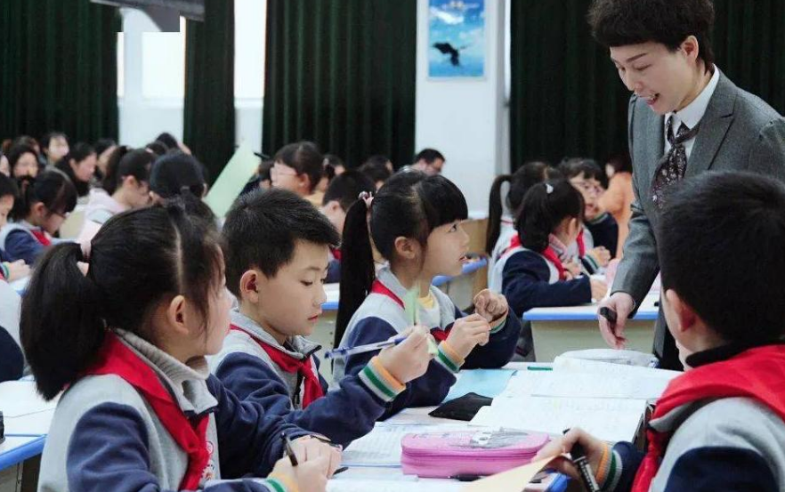 課后延時服務(wù)實施，一老師口出狂言勸退家長，“你家沒有人了？”