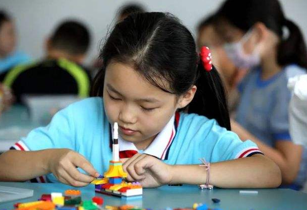 教育部下發(fā)新消息，2022年秋季將全面實(shí)施，家長(zhǎng)的壓力終于減輕了