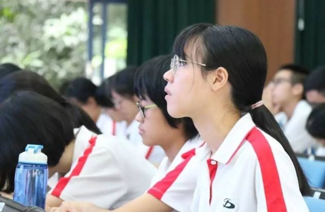 課后延時(shí)服務(wù)“副作用”來(lái)了，老師身心俱疲，家長(zhǎng)更是有苦難言
