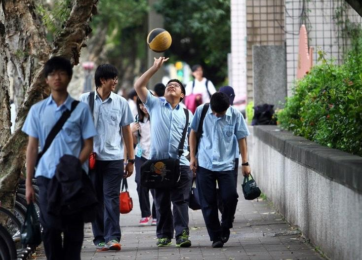 “周中班”遇到寒冬，10月1后或?qū)⒈蝗∠?，部分地區(qū)已下發(fā)通知