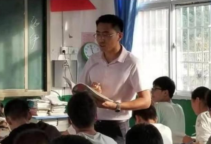 江西70多名教師集體辭職，背后的原因骨感且現(xiàn)實(shí)，鐵飯碗不香了
