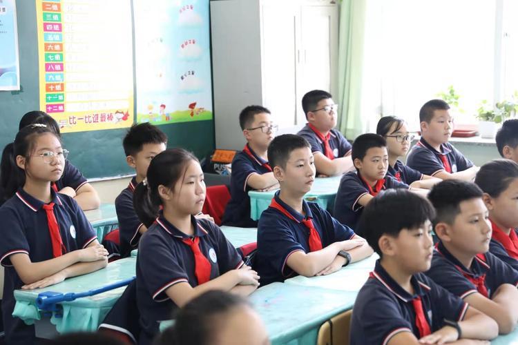 “童話大王”怒批語(yǔ)文教材，直言“誤人子弟”，引發(fā)家長(zhǎng)共鳴