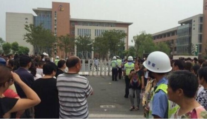 江蘇：3名女學(xué)生從5樓墜落，醫(yī)療專(zhuān)家連夜搶救上演“生死時(shí)速”