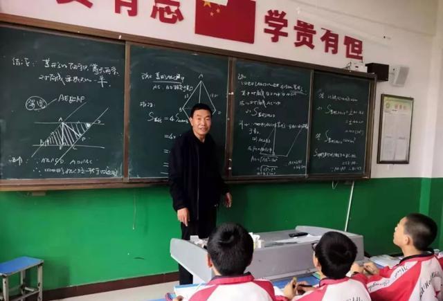 一下班就關機，你配當老師嗎？家長的無理取鬧折射出教師的卑微