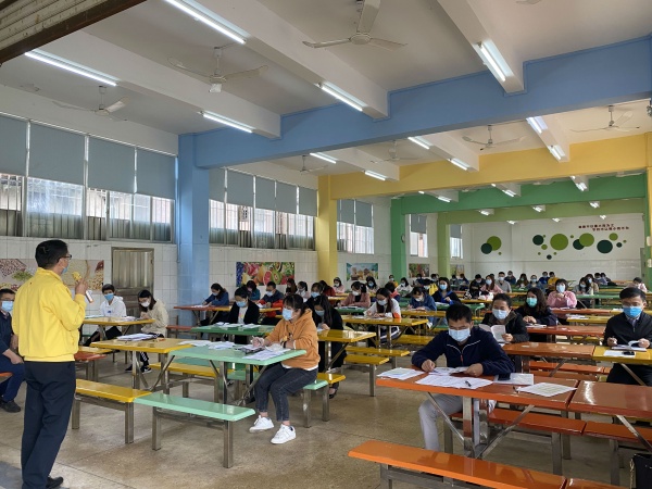 疫情防控不放松，春暖花開來擁抱