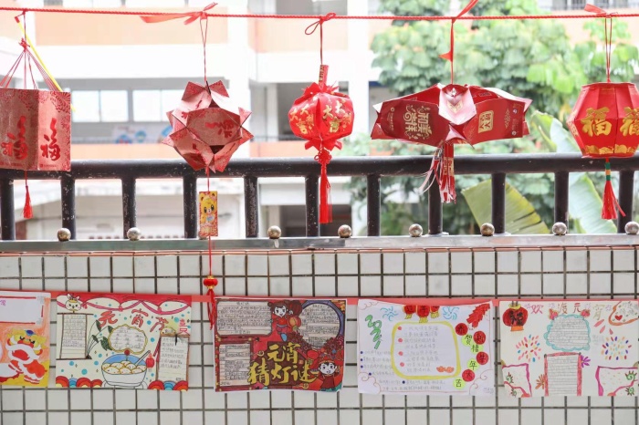 三鄉(xiāng)鎮(zhèn)新圩小學(xué)紅紅火火迎佳節(jié)，喜猜燈謎鬧元宵
