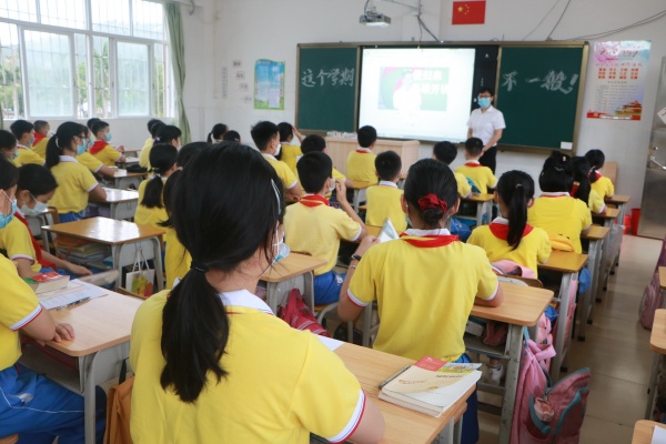 少年歸來，英雄開講