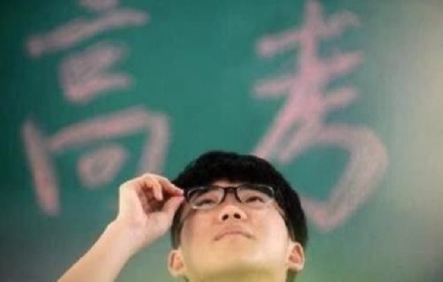 少年盜走高考試卷，國家立即更換超難備用卷，入獄的他仍考了一本