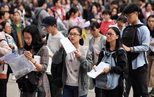考生621分進入211大學(xué)，收到錄取通知卻高興不起來，無奈選擇復(fù)讀