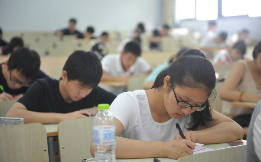 大一學(xué)生不能報(bào)考英語(yǔ)四級(jí)，新生困惑不已，學(xué)長(zhǎng)們道出實(shí)情