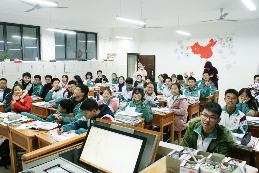 因?yàn)橐淮卧愀獾那筢t(yī)經(jīng)歷，高考669分的小鎮(zhèn)學(xué)子決定去學(xué)醫(yī)
