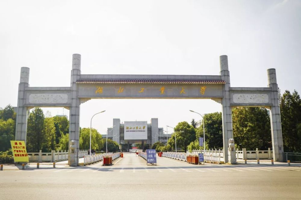 入學(xué)第二天偷拍女生裙底被勸退，這位大學(xué)新生值不值得同情？