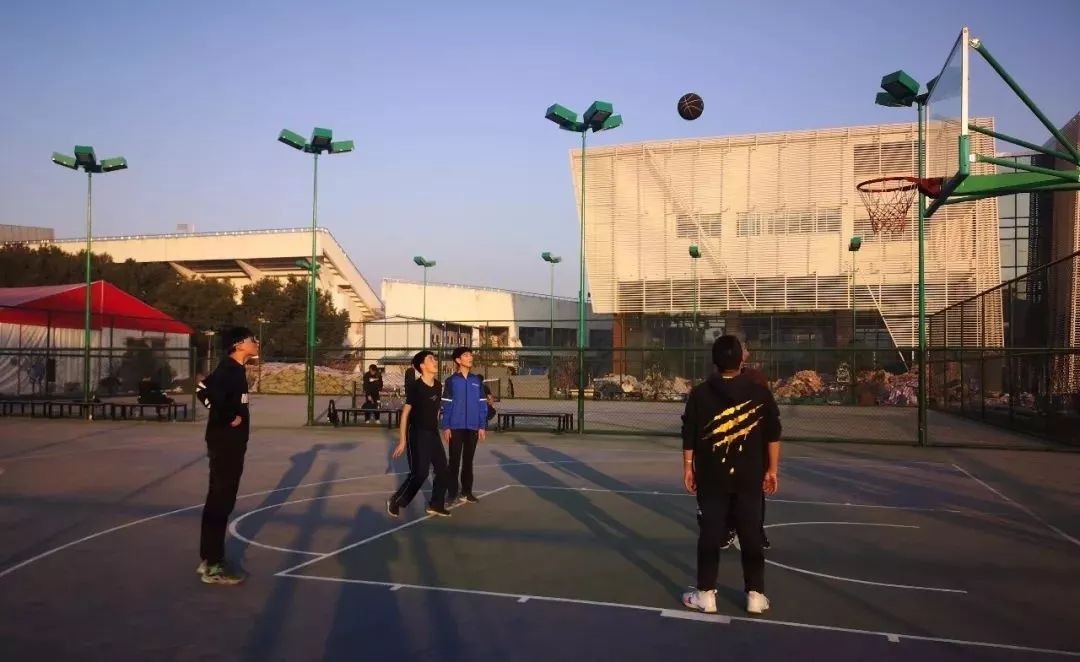 9所符合條件的城區(qū)學(xué)校的體育場地全部向社會開放。