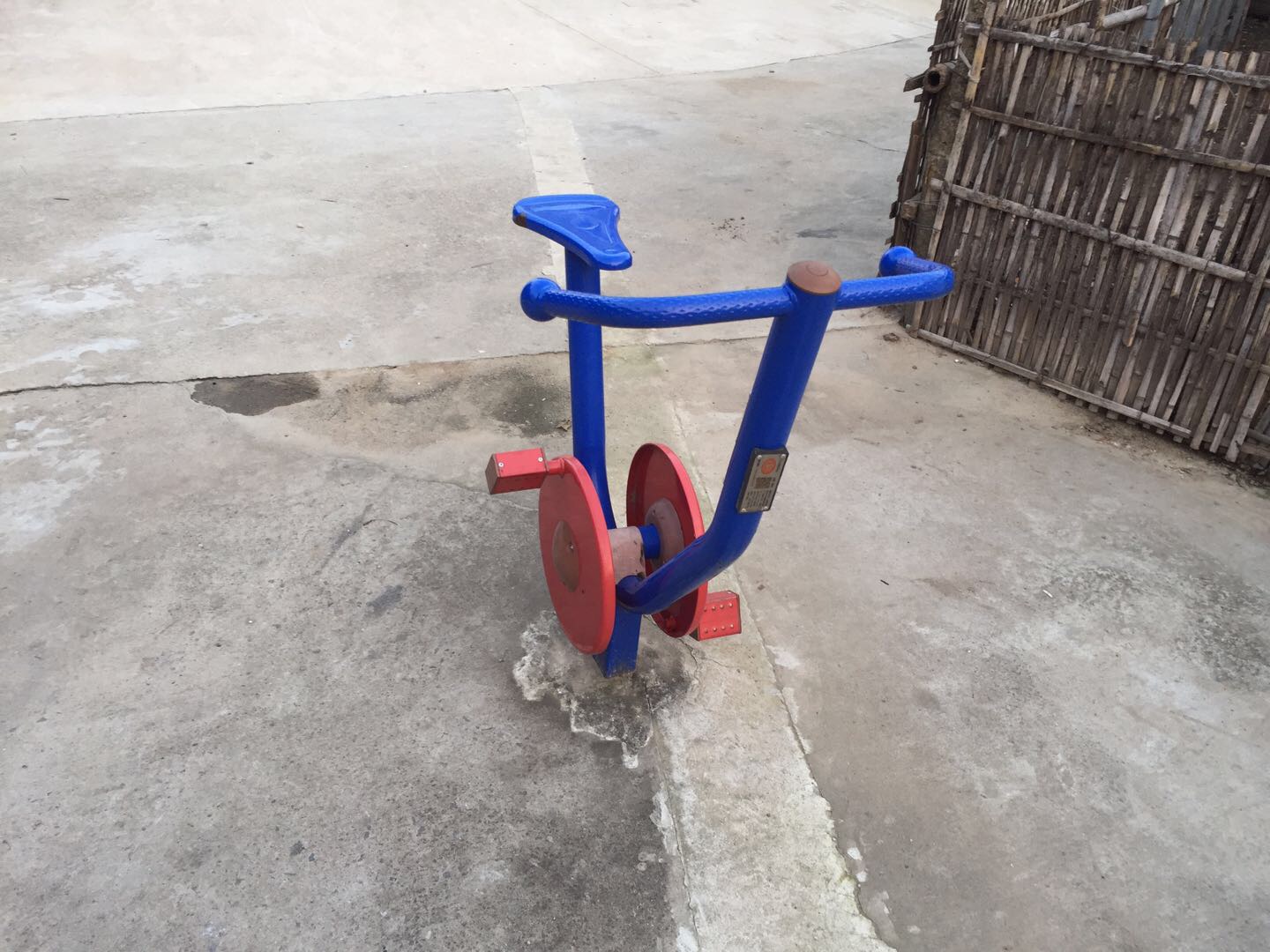 直立健身車