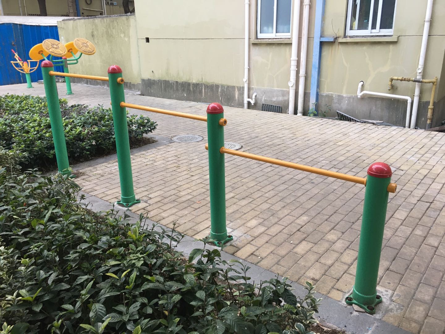 多聯(lián)壓腿架
