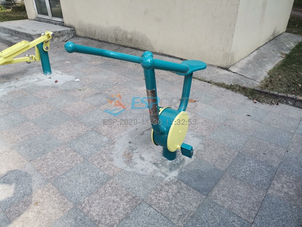 臥式健身車