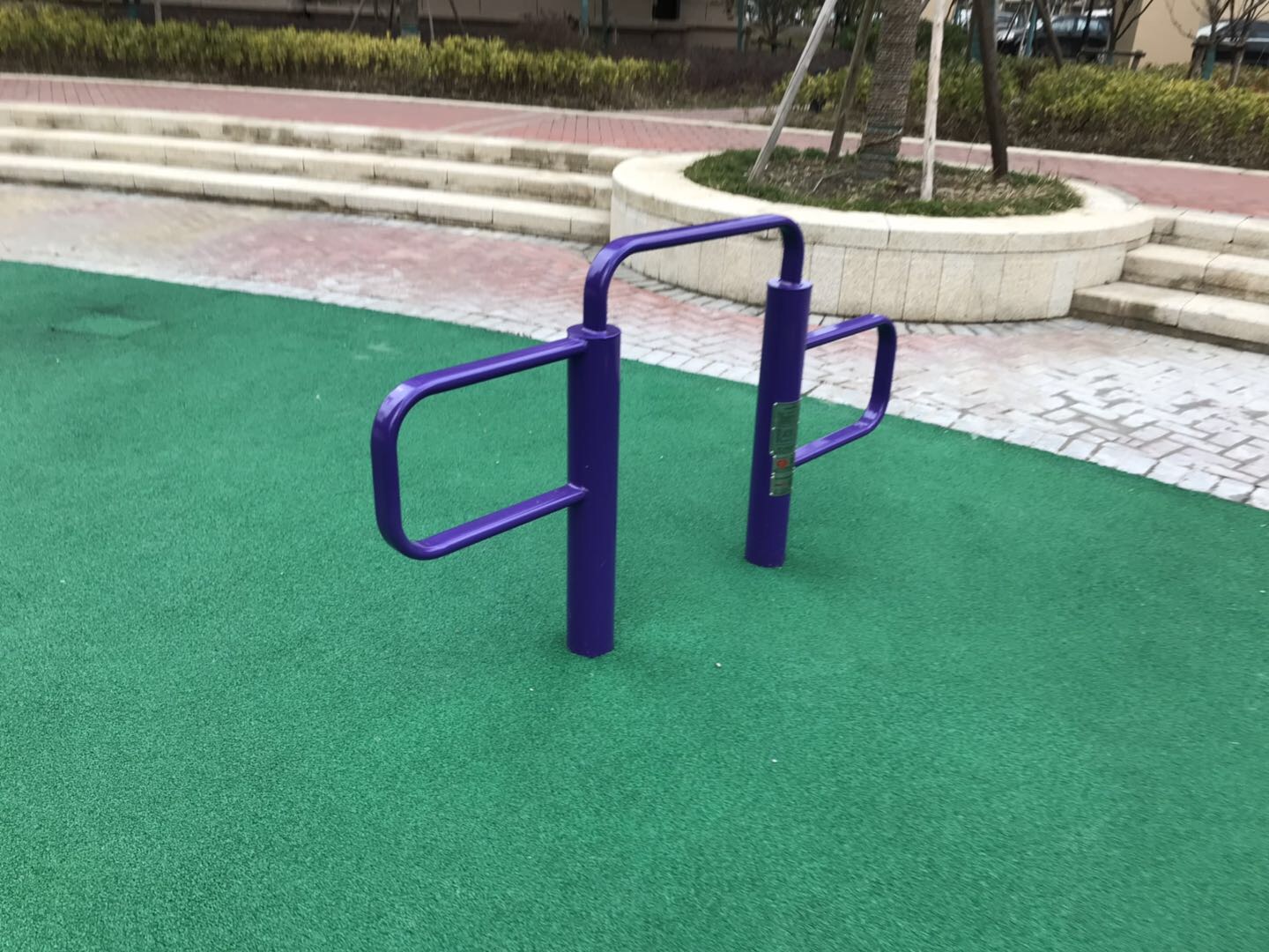 彈振壓腿器