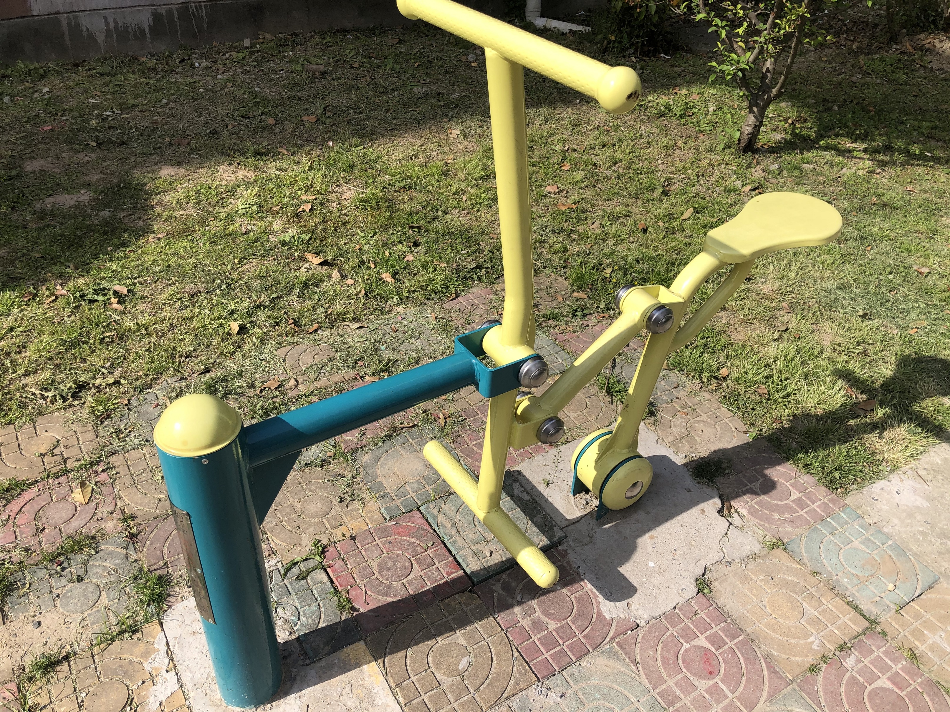 嚴(yán)中路269弄健身點(diǎn)
