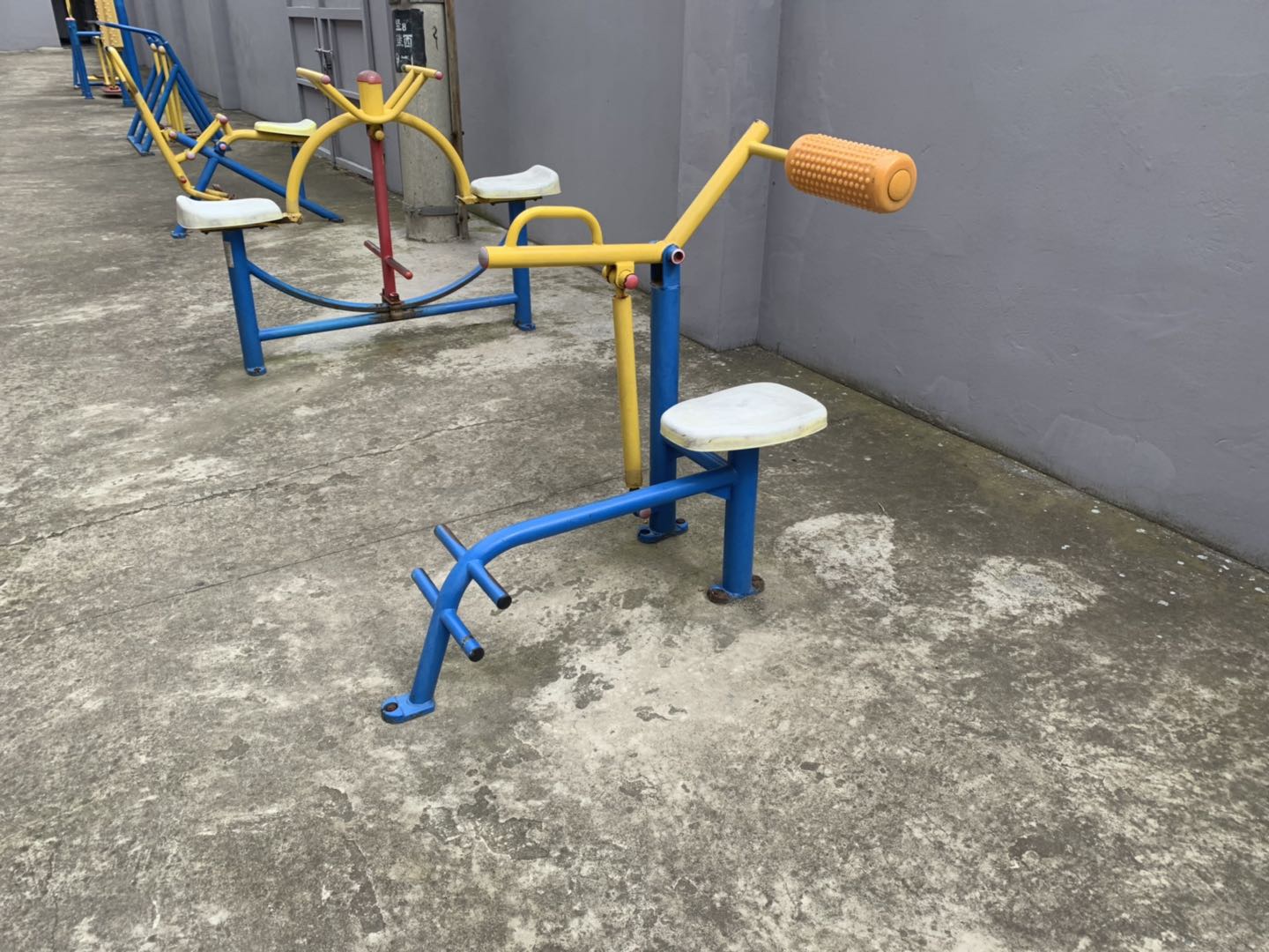 腹背鍛煉器