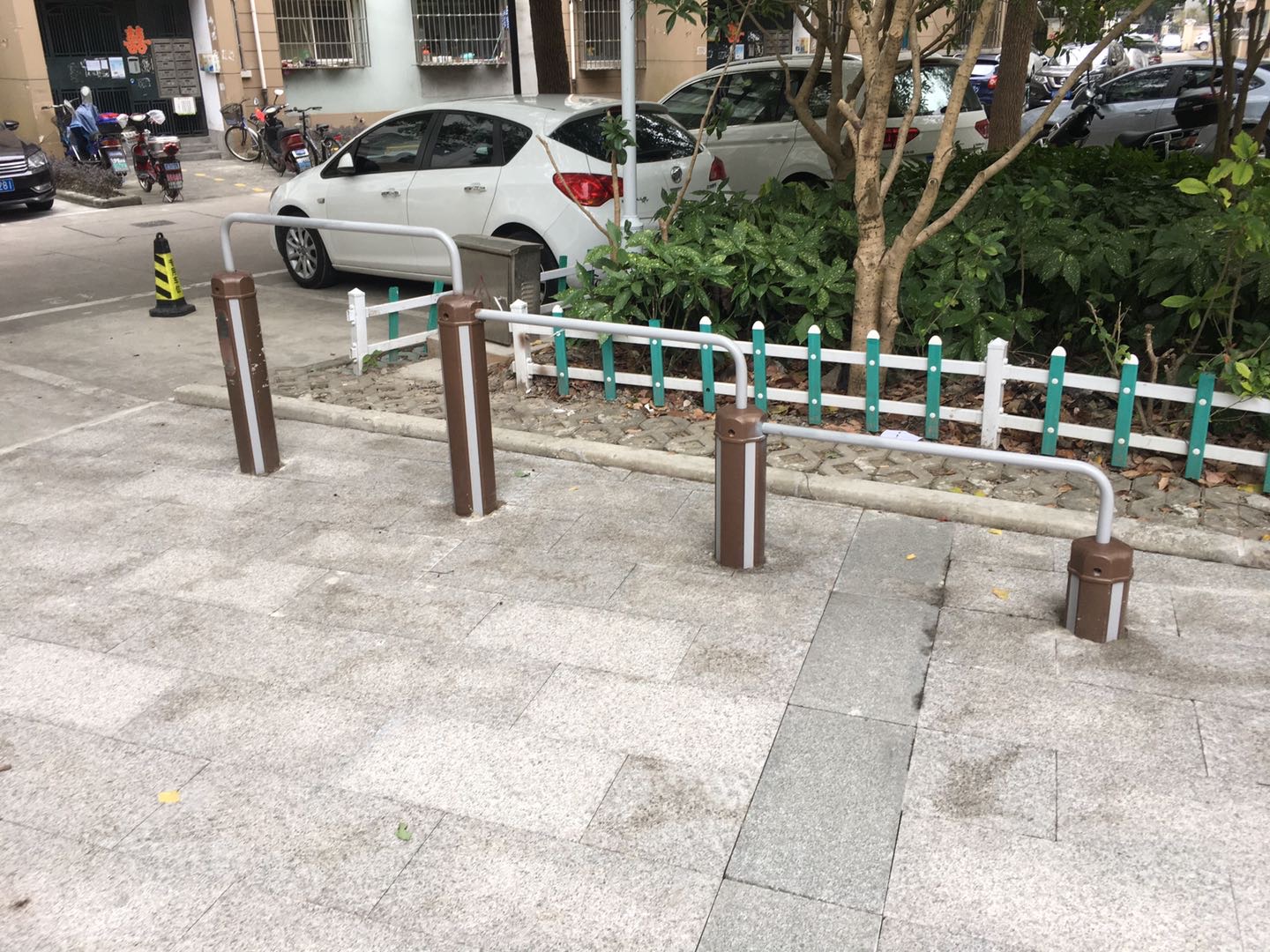彈震壓腿器