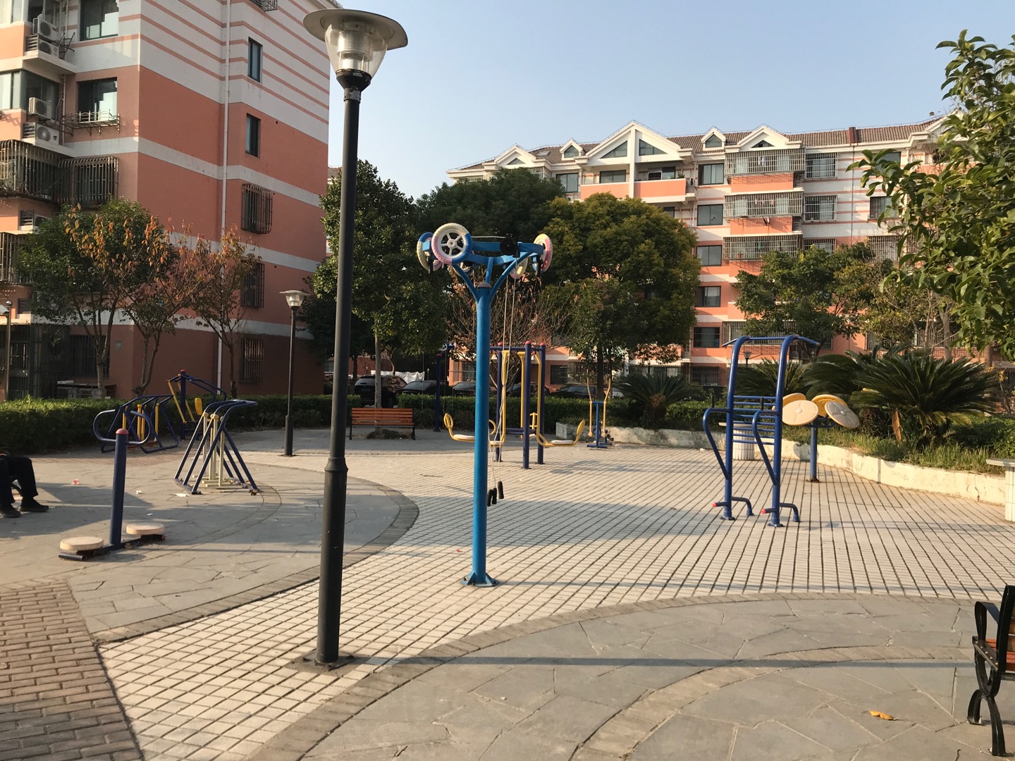 鄧鎮(zhèn)一居施鎮(zhèn)路255弄33號(hào)后健身路徑