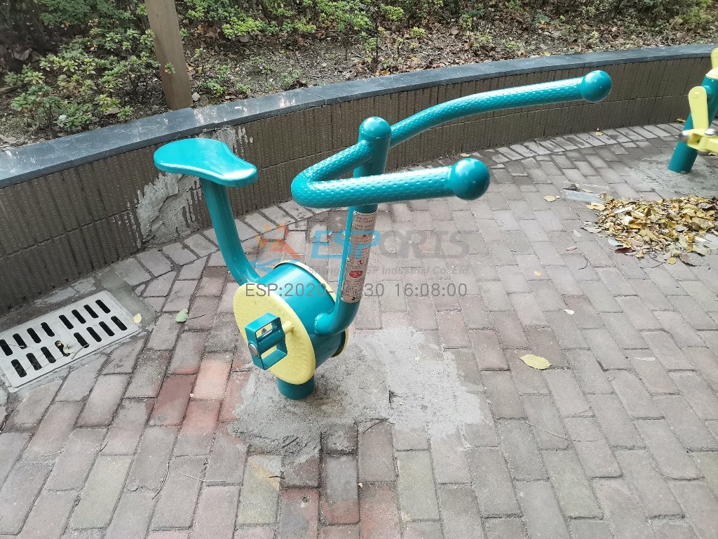 臥式健身車