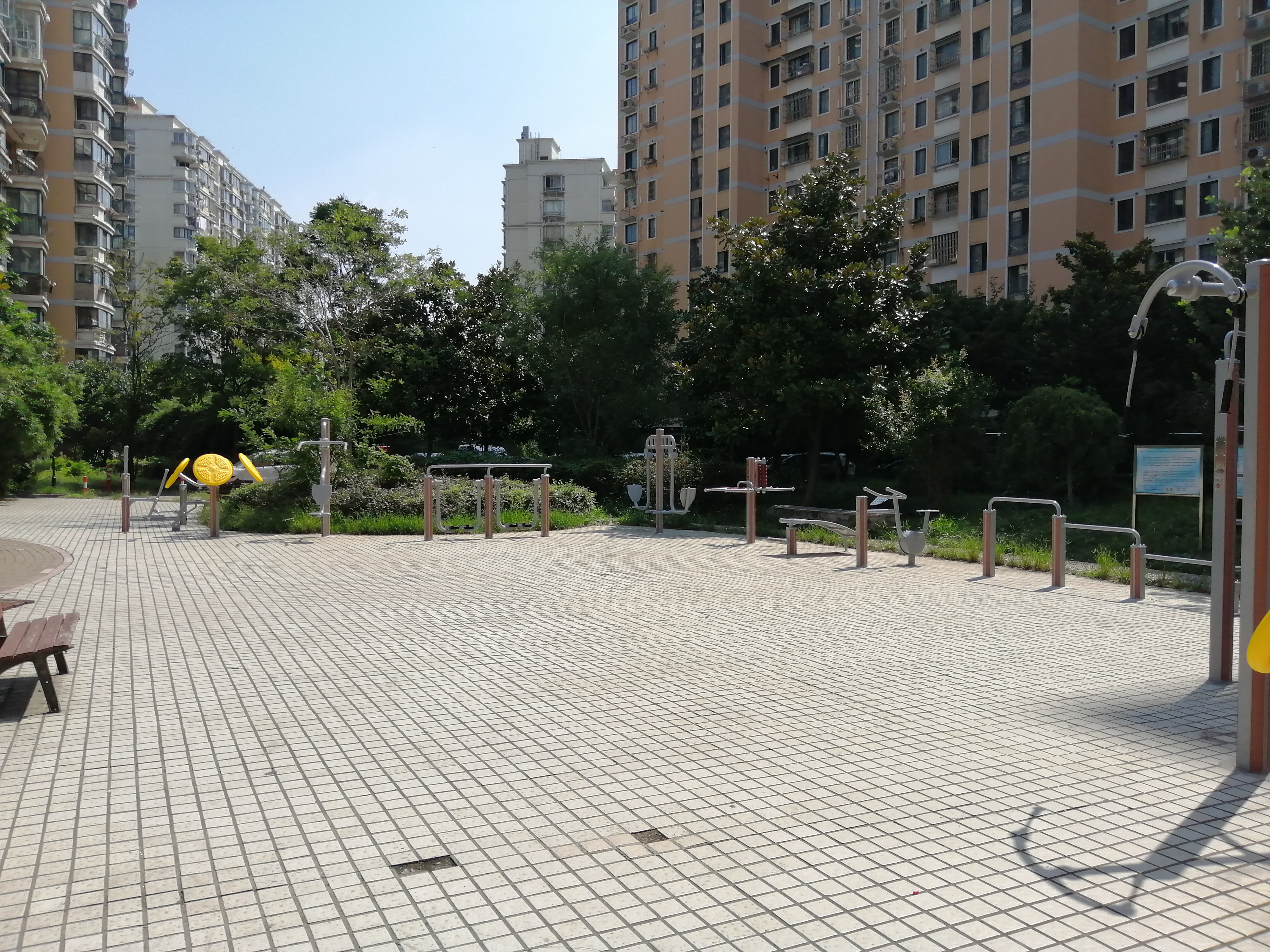 新月一居居委健身點(diǎn)1