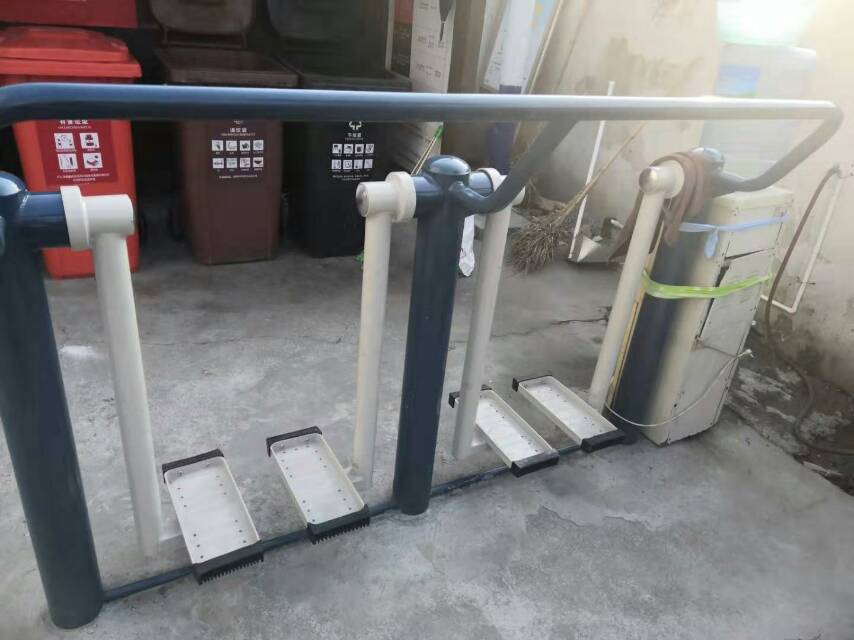 二位太空漫步機