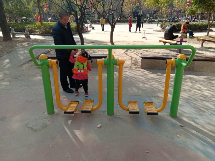 雙位太空漫步機(jī)