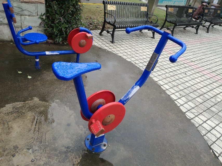 直立健身車